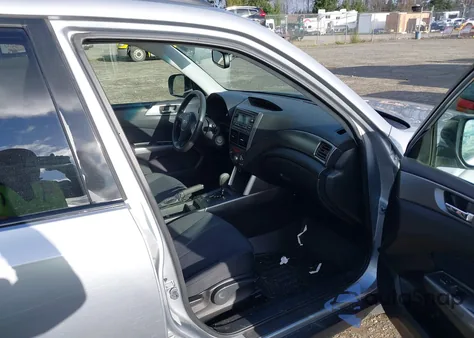 2012 Subaru Forester 2.5X Premium из США, поврежденный, VIN JF2SHBDC8CH448379